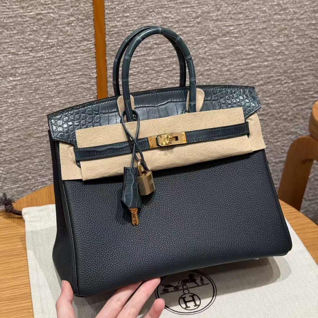 Hermès Birkin 25 Bag Handmade In Togo Calfskin and Matte Alligator Leather Gold Hardware 60 Vert Cypres