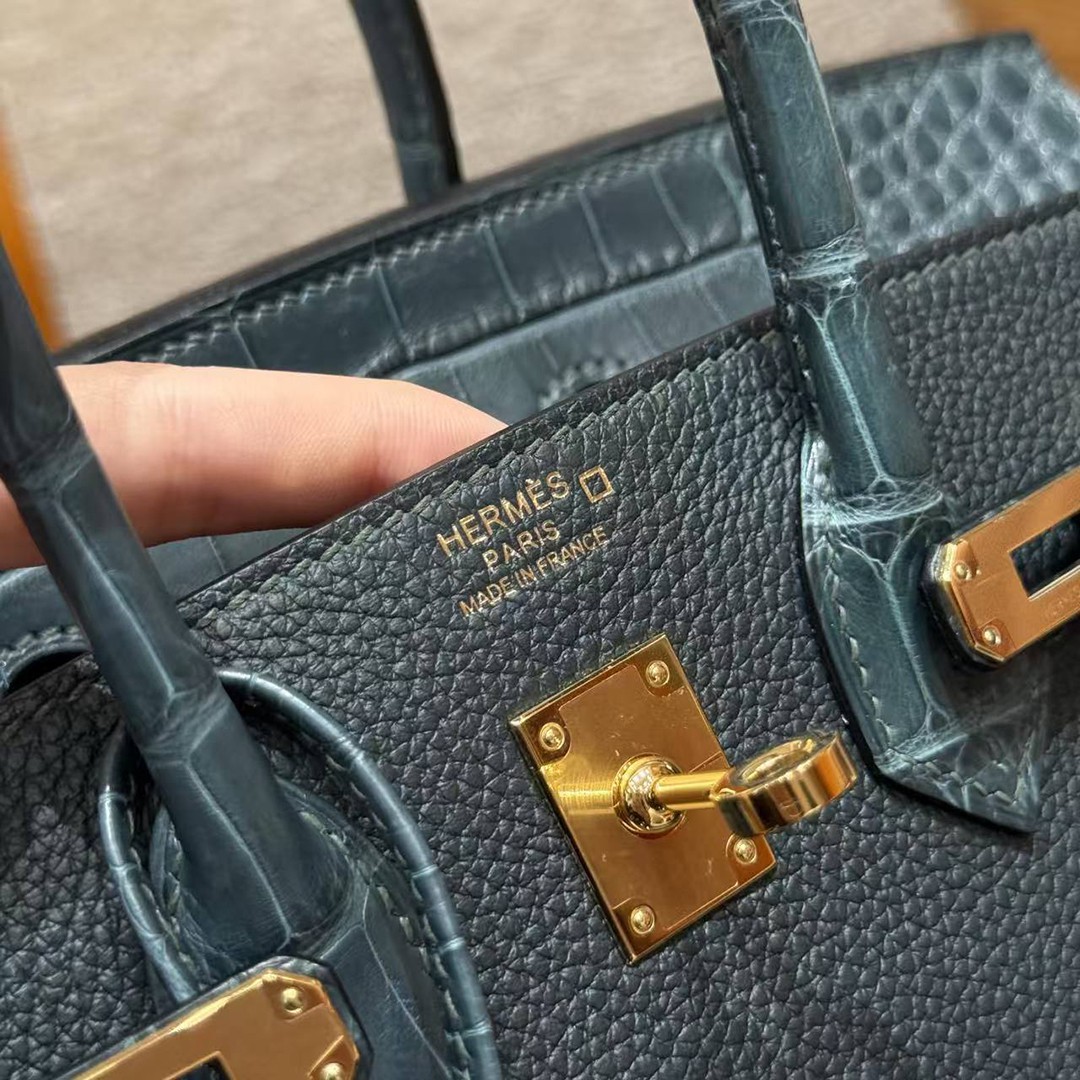 Hermès Birkin 25 Bag Handmade In Togo Calfskin and Matte Alligator Leather Gold Hardware 60 Vert Cypres - Image 18