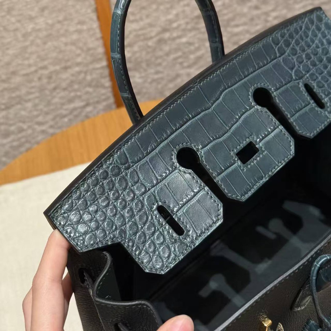 Hermès Birkin 25 Bag Handmade In Togo Calfskin and Matte Alligator Leather Gold Hardware 60 Vert Cypres - Image 11