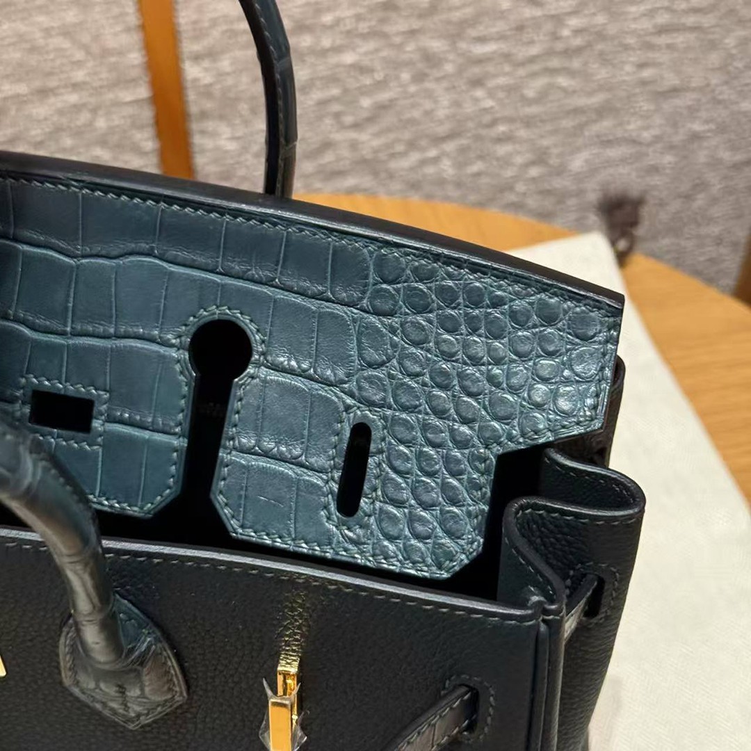 Hermès Birkin 25 Bag Handmade In Togo Calfskin and Matte Alligator Leather Gold Hardware 60 Vert Cypres - Image 9