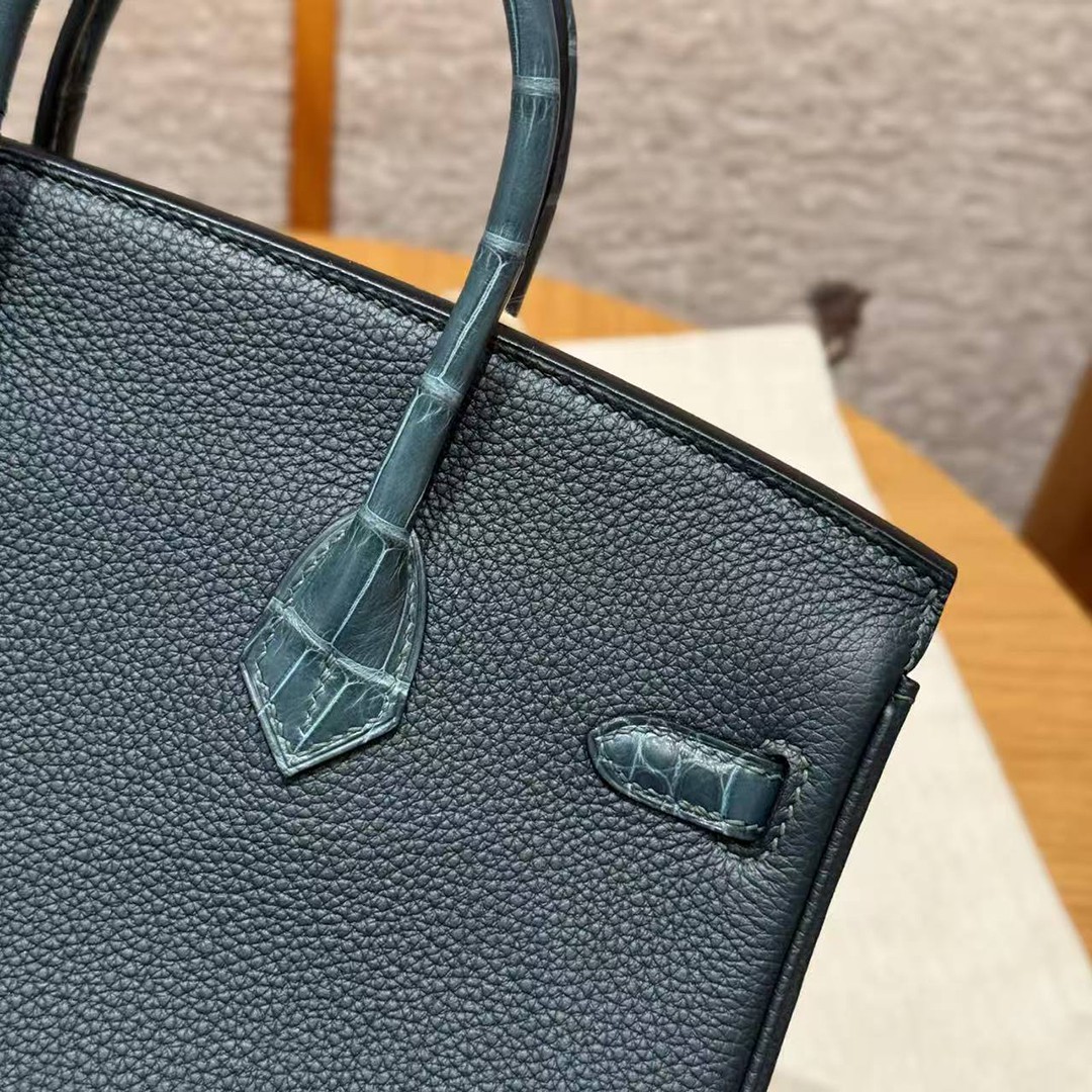 Hermès Birkin 25 Bag Handmade In Togo Calfskin and Matte Alligator Leather Gold Hardware 60 Vert Cypres - Image 6