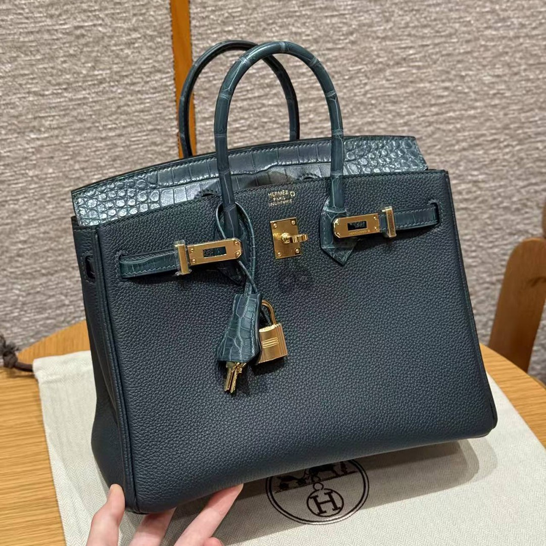 Hermès Birkin 25 Bag Handmade In Togo Calfskin and Matte Alligator Leather Gold Hardware 60 Vert Cypres - Image 3