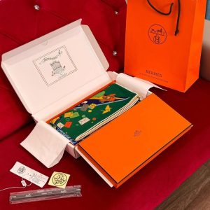Hermès Flagship Shawl 140 70% Cashmere 30% Silk H244091S 08 - Image 9