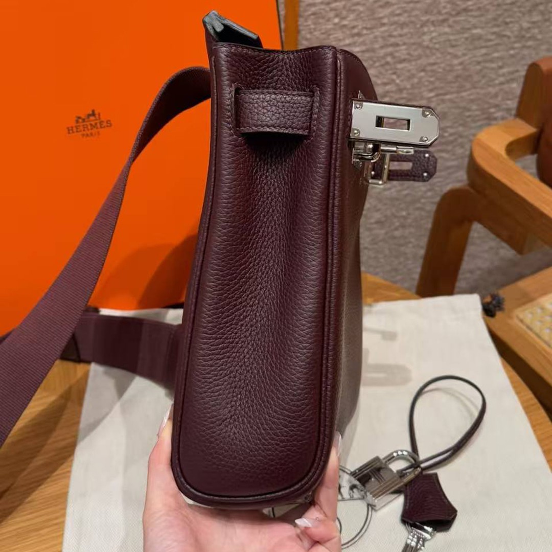 Hermès Hac a Dos PM Backpack Handmade In Togo Calfskin Leather Silver Hardware 0G Rouge Seller - Image 9