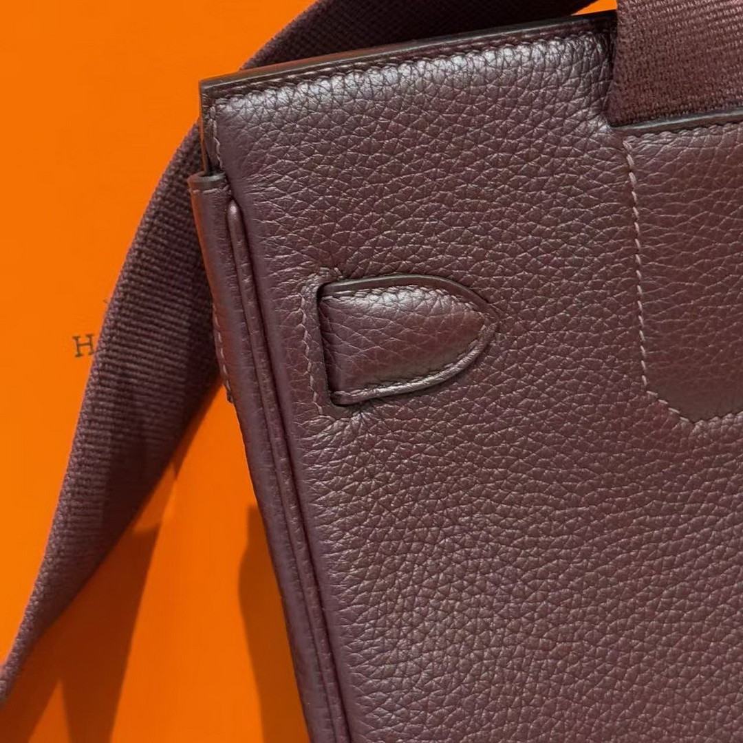 Hermès Hac a Dos PM Backpack Handmade In Togo Calfskin Leather Silver Hardware 0G Rouge Seller - Image 4