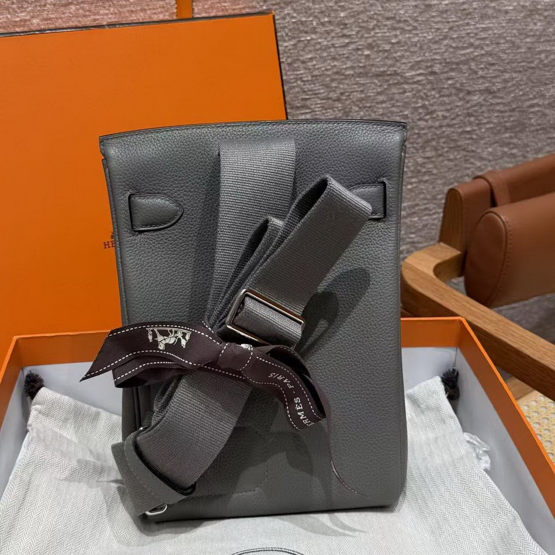 Hermès Hac a Dos PM Backpack Handmade In Togo Calfskin Leather Silver Hardware 0L Girs Meyer - Image 2