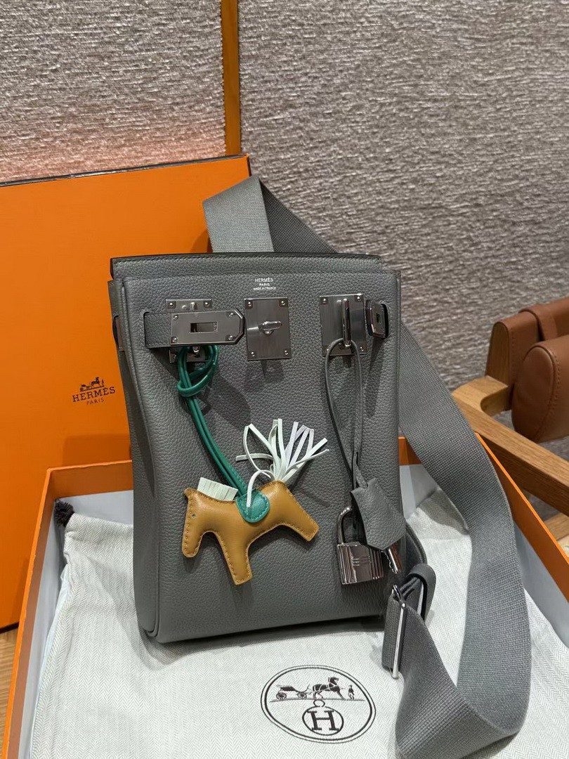 Hermès Hac a Dos PM Backpack Handmade In Togo Calfskin Leather Silver Hardware 0L Girs Meyer - Image 12