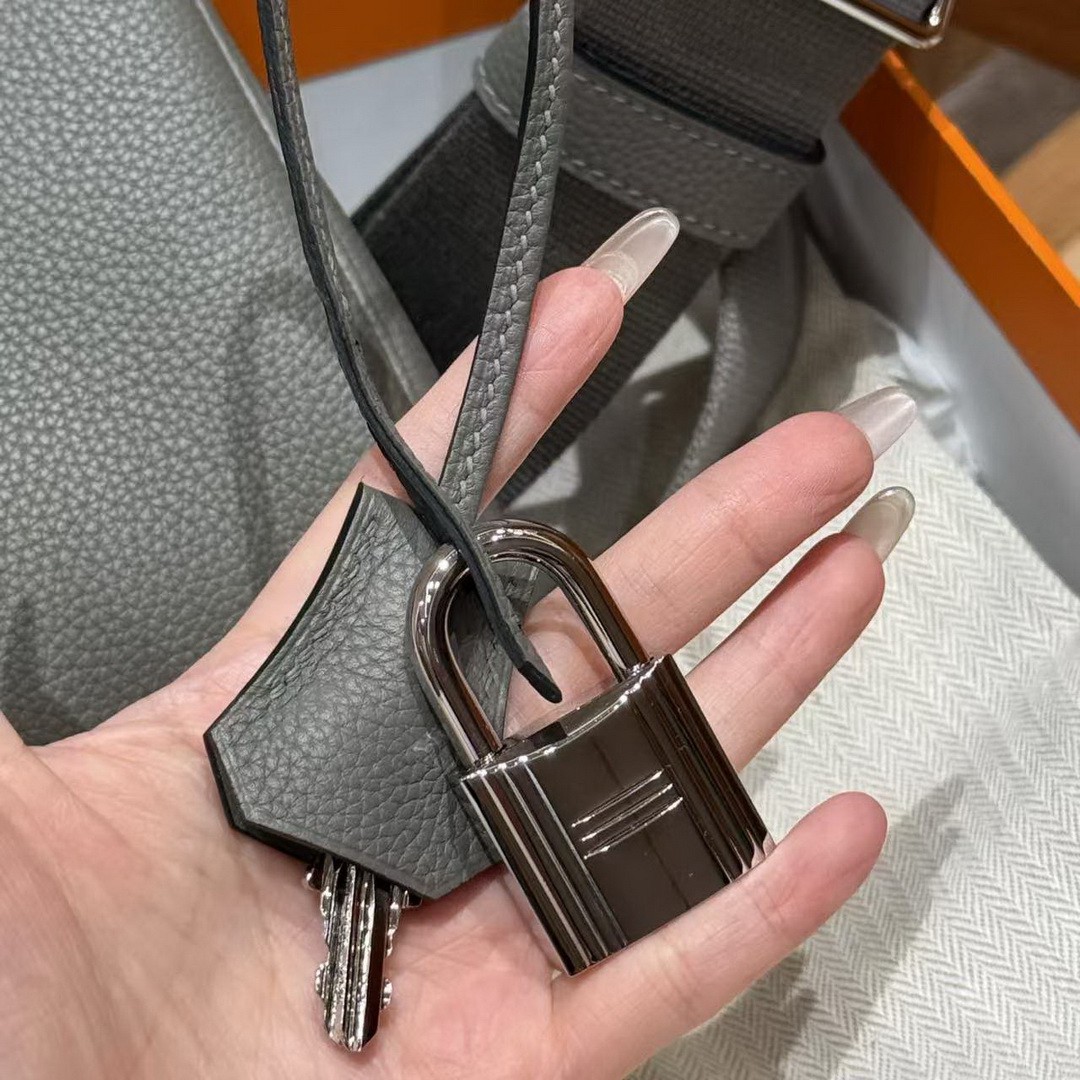Hermès Hac a Dos PM Backpack Handmade In Togo Calfskin Leather Silver Hardware 0L Girs Meyer - Image 3