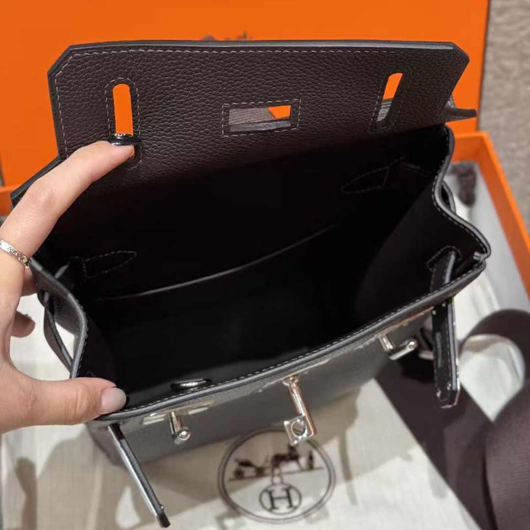 Hermès Hac a Dos PM Backpack Handmade In Togo Calfskin Leather Silver Hardware 46 Ebene - Image 17