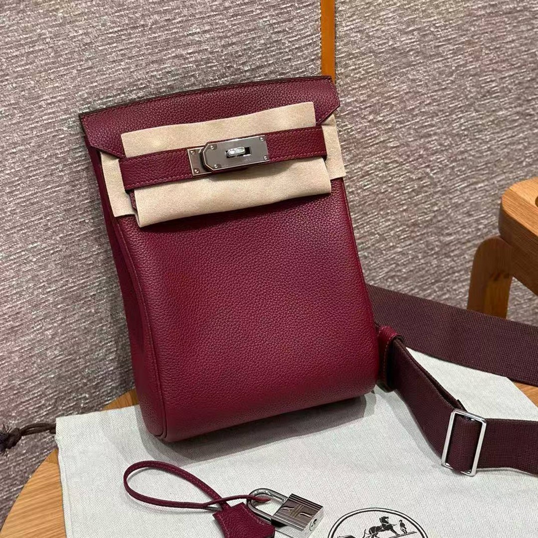 Hermès Hac a Dos PM Backpack Handmade In Togo Calfskin Leather Silver Hardware 55 Rouge H