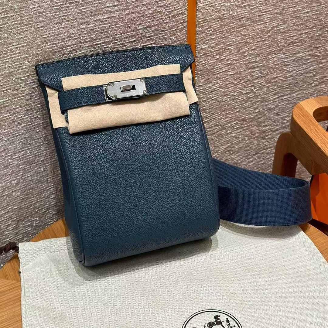 Hermès Hac a Dos PM Backpack Handmade In Togo Calfskin Leather Silver Hardware 7P Bleu Presse - Image 2