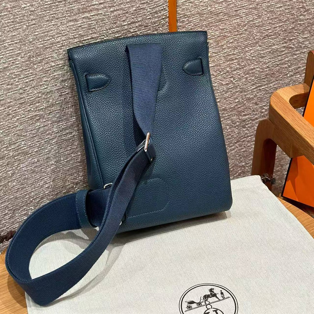 Hermès Hac a Dos PM Backpack Handmade In Togo Calfskin Leather Silver Hardware 7P Bleu Presse - Image 21
