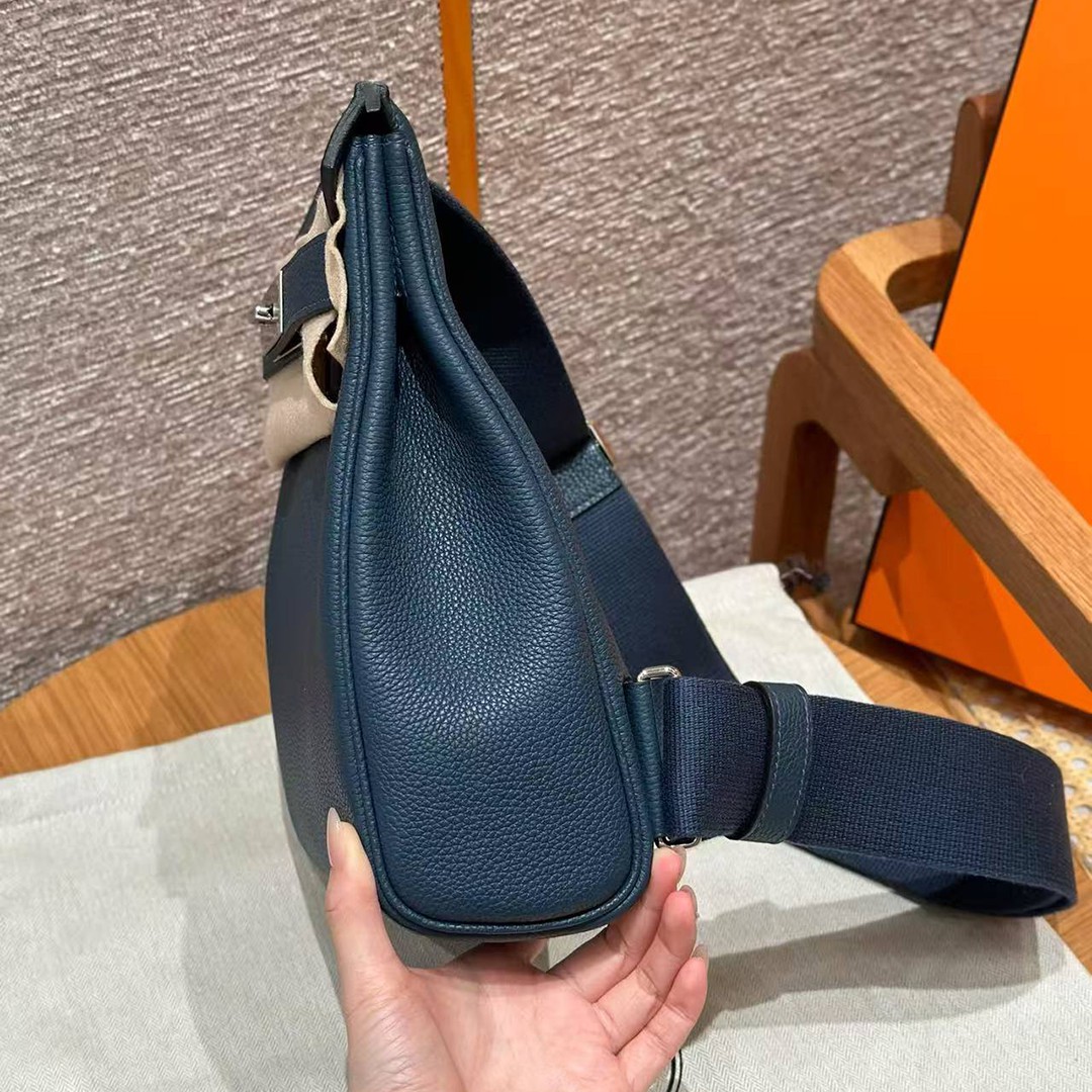 Hermès Hac a Dos PM Backpack Handmade In Togo Calfskin Leather Silver Hardware 7P Bleu Presse - Image 20