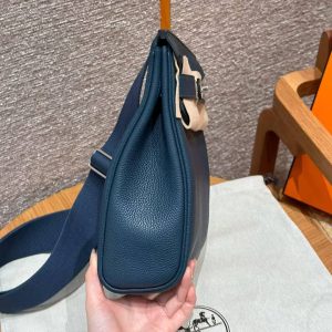 Hermès Hac a Dos PM Backpack Handmade In Togo Calfskin Leather Silver Hardware 7P Bleu Presse - Image 19