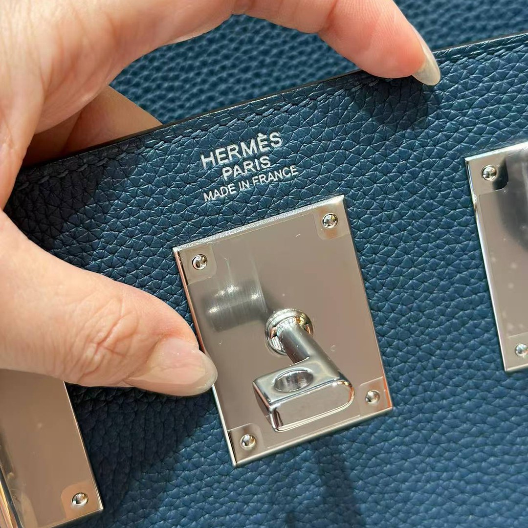 Hermès Hac a Dos PM Backpack Handmade In Togo Calfskin Leather Silver Hardware 7P Bleu Presse - Image 12