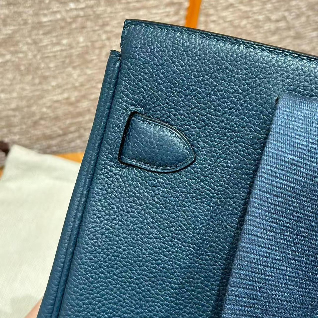 Hermès Hac a Dos PM Backpack Handmade In Togo Calfskin Leather Silver Hardware 7P Bleu Presse - Image 7