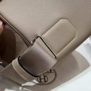 Hermès Hac a Dos PM Backpack Handmade In Togo Calfskin Leather Silver Hardware 81 Gris Tourtlle - Image 4