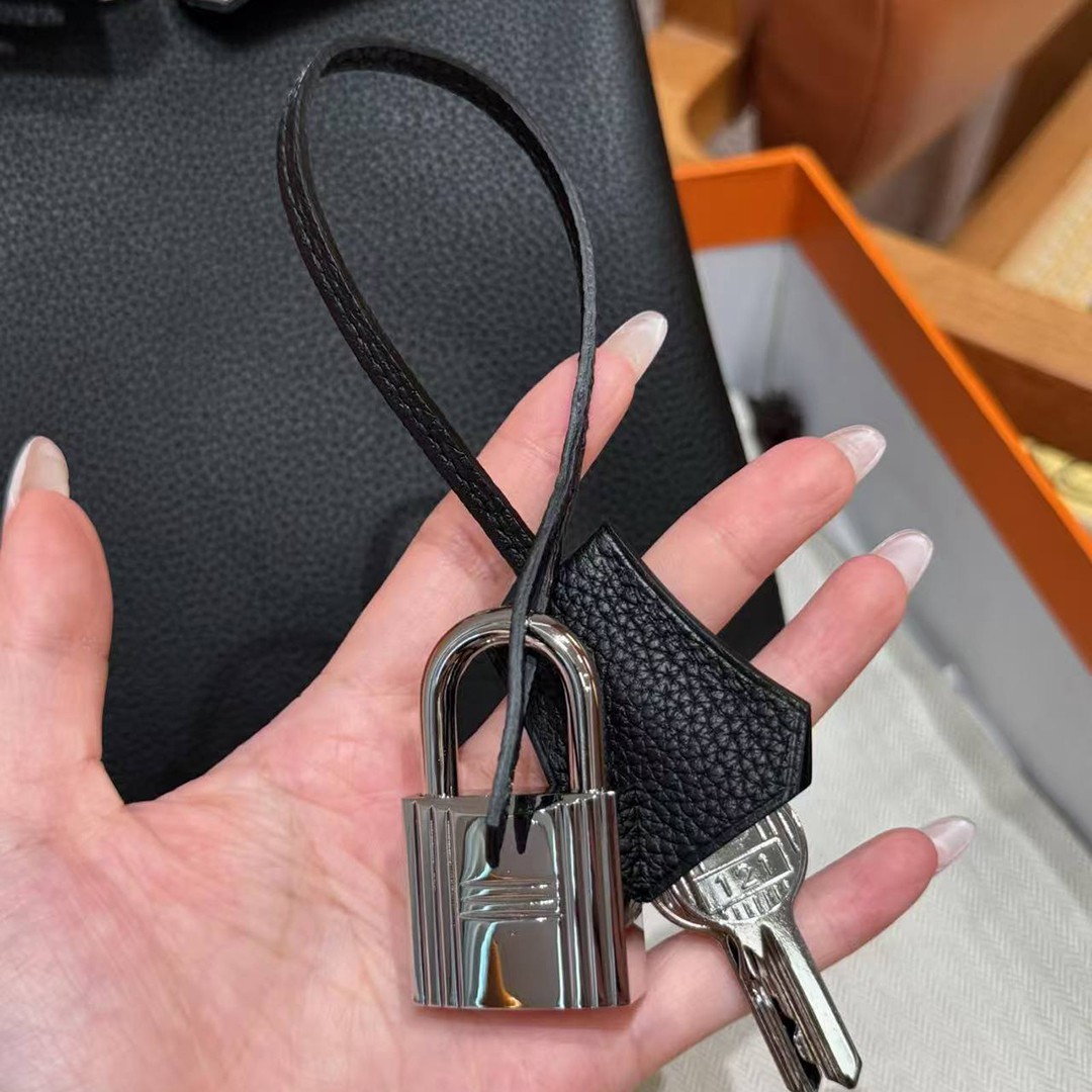 Hermès Hac a Dos PM Backpack Handmade In Togo Calfskin Leather Silver Hardware 89 Noir - Image 3