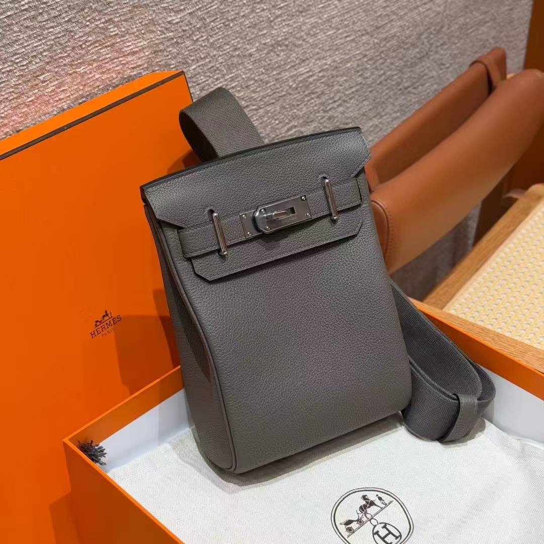 Hermès Hac a Dos PM Backpack Handmade In Togo Calfskin Leather Silver Hardware 8F Gris Etain - Image 2