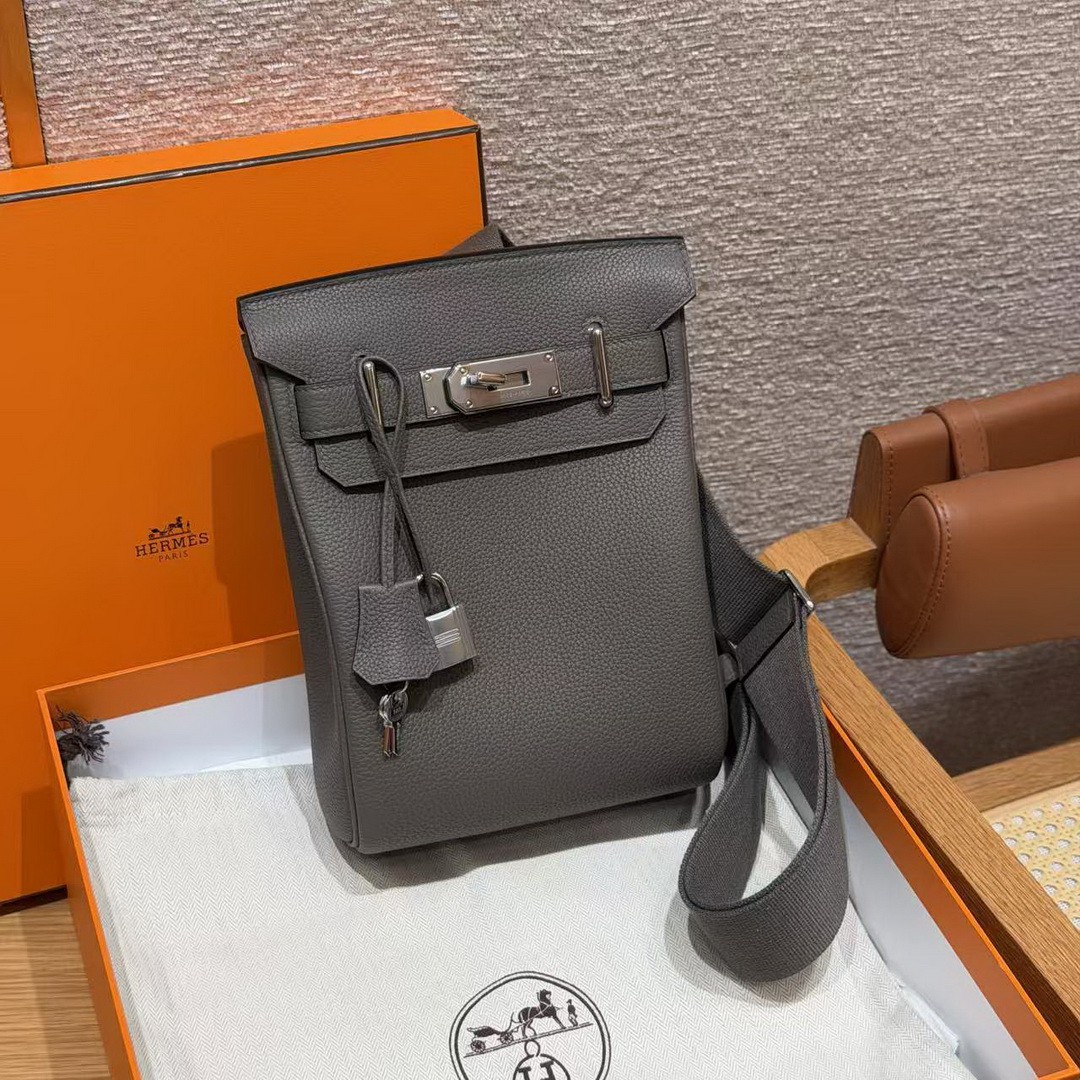 Hermès Hac a Dos PM Backpack Handmade In Togo Calfskin Leather Silver Hardware 8F Gris Etain - Image 4