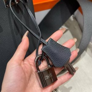 Hermès Hac a Dos PM Backpack Handmade In Togo Calfskin Leather Silver Hardware H0 Gris Misty - Image 3