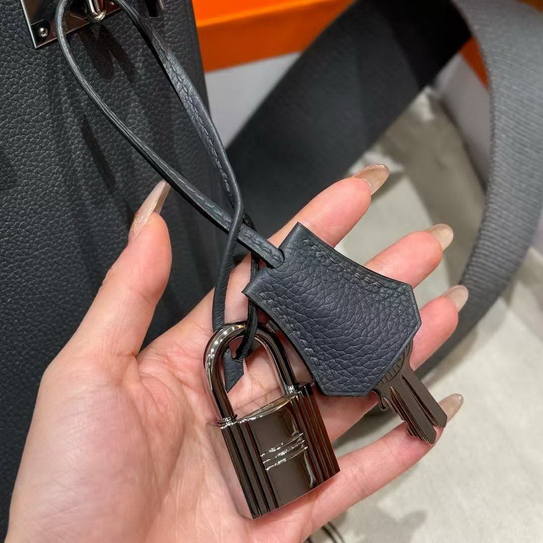Hermès Hac a Dos PM Backpack Handmade In Togo Calfskin Leather Silver Hardware H0 Gris Misty - Image 3