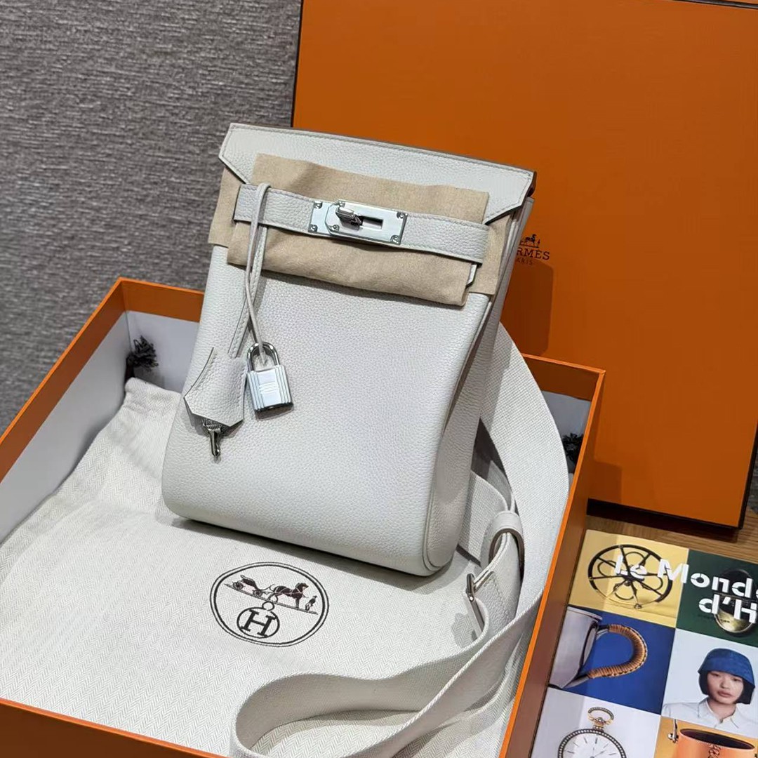 Hermès Hac a Dos PM Backpack Handmade In Togo Calfskin Leather Silver Hardware M4 Gris Pale - Image 7