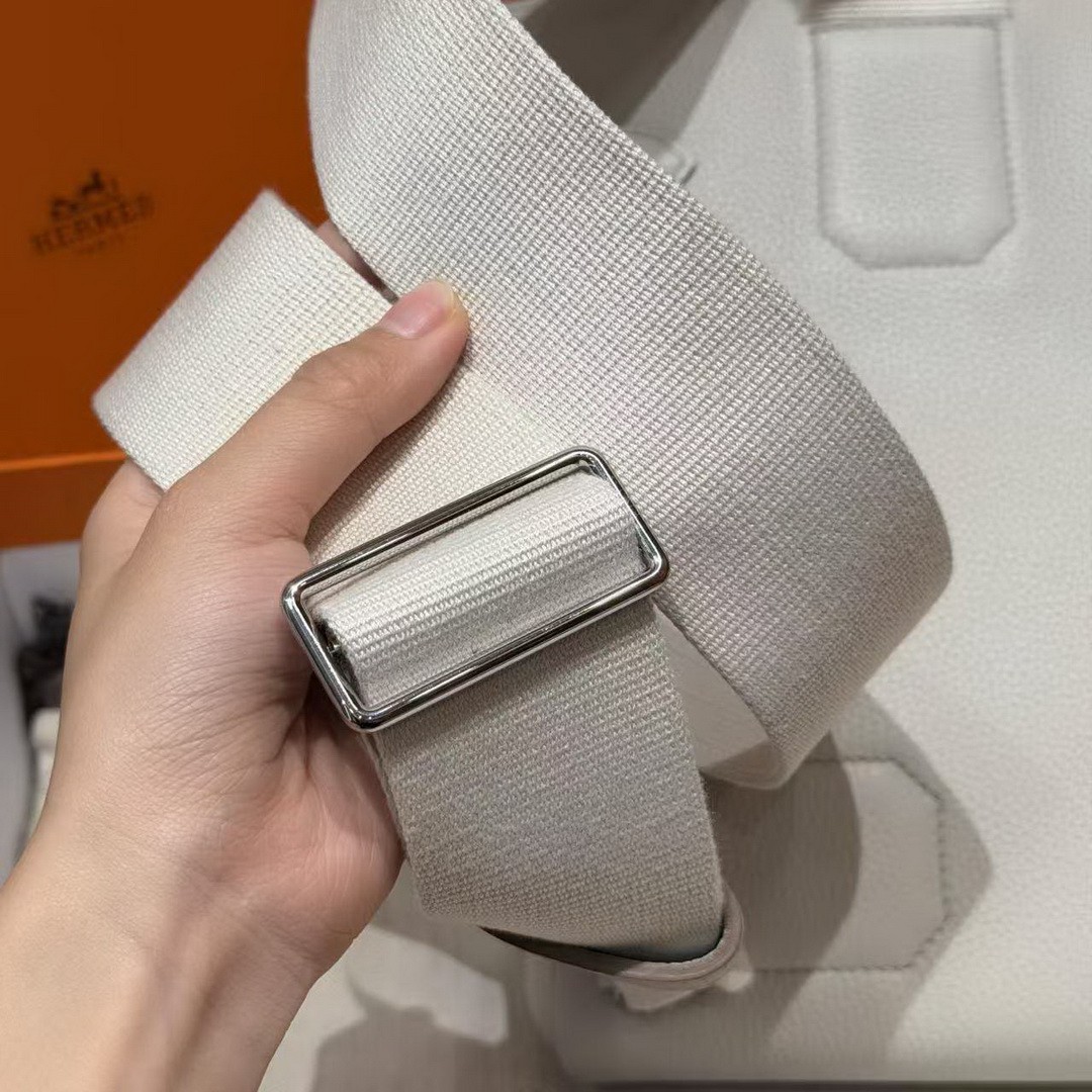 Hermès Hac a Dos PM Backpack Handmade In Togo Calfskin Leather Silver Hardware M4 Gris Pale - Image 6