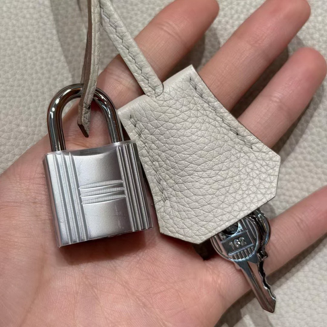 Hermès Hac a Dos PM Backpack Handmade In Togo Calfskin Leather Silver Hardware M4 Gris Pale - Image 5