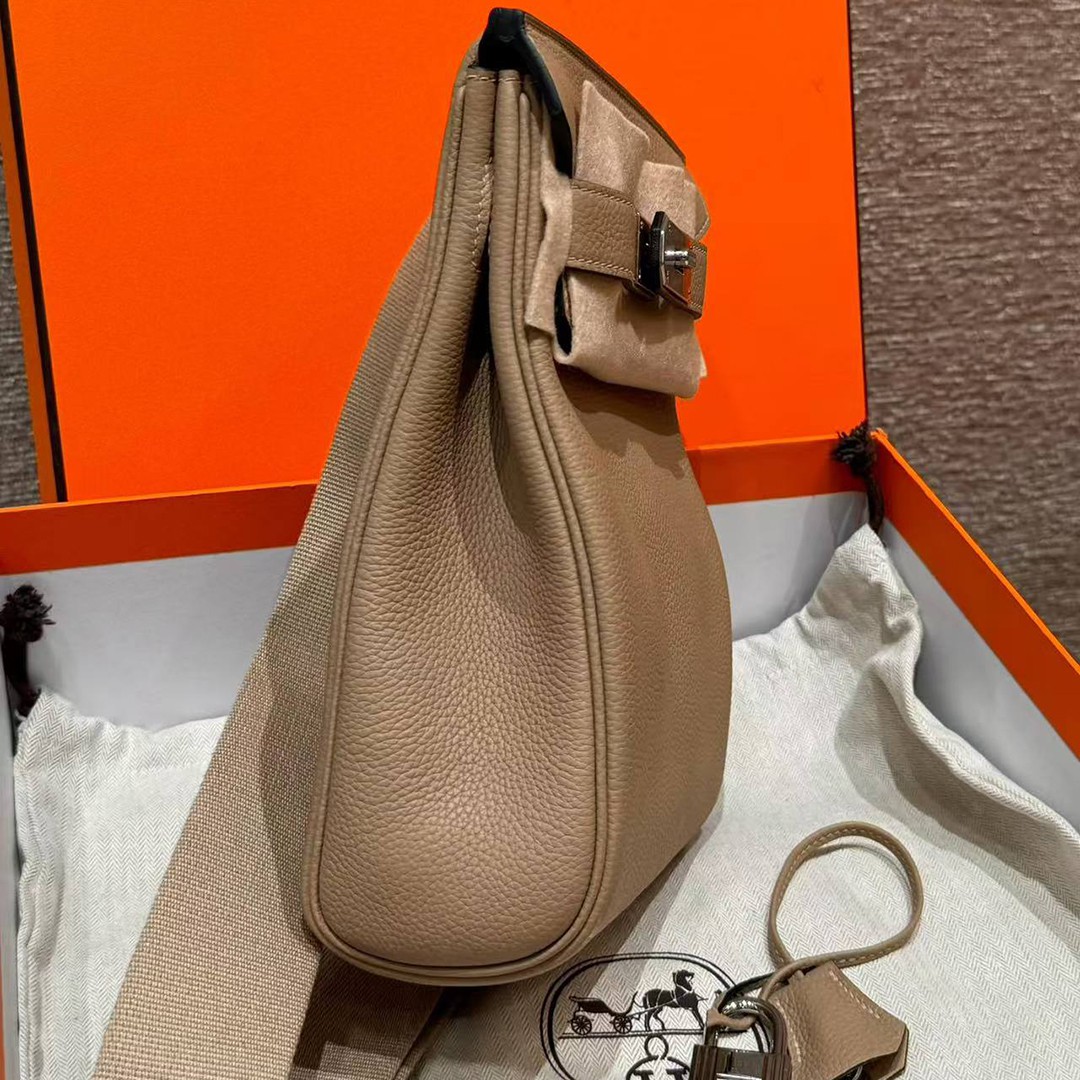 Hermès Hac a Dos PM Backpack Handmade In Togo Calfskin Leather Silver Hardware S2 Trench - Image 18