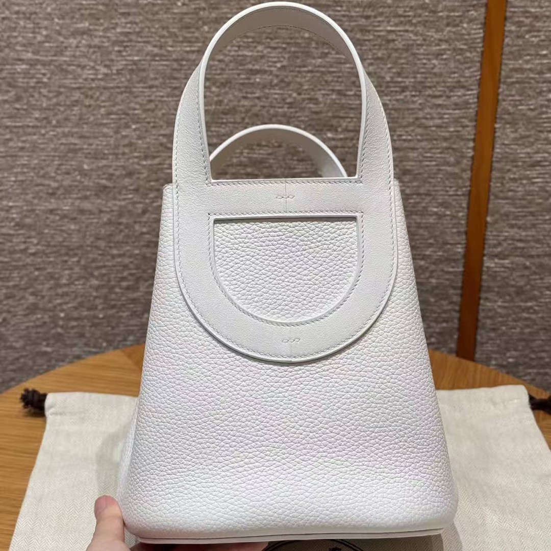 Hermes In the Loop 18 Bag Handmade In Taurillon Clemence Leather Gold Hardware 01 Blanc - Image 17