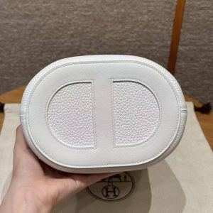 Hermes In the Loop 18 Bag Handmade In Taurillon Clemence Leather Gold Hardware 01 Blanc - Image 13