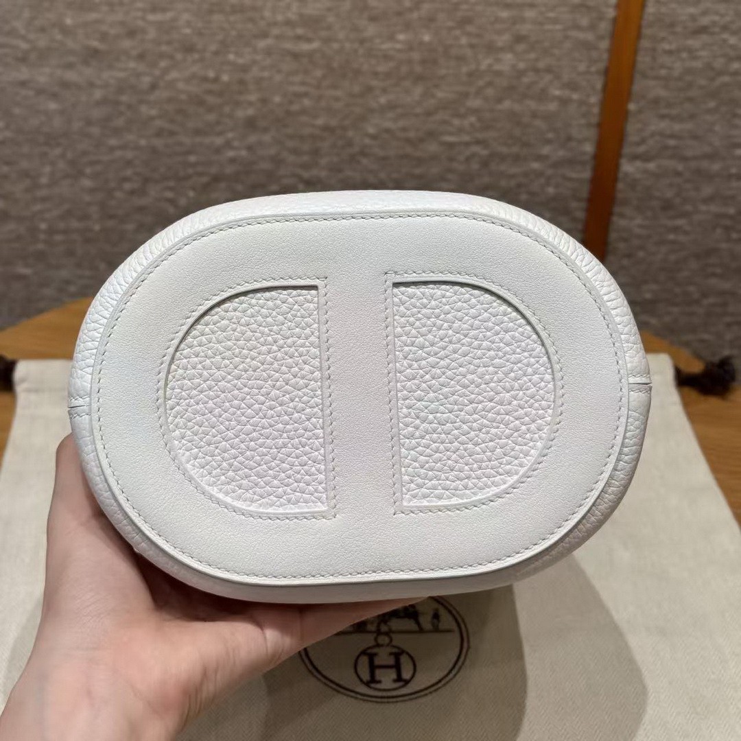 Hermes In the Loop 18 Bag Handmade In Taurillon Clemence Leather Gold Hardware 01 Blanc - Image 13