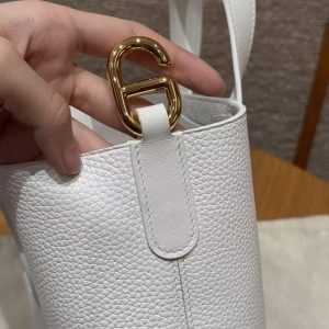 Hermes In the Loop 18 Bag Handmade In Taurillon Clemence Leather Gold Hardware 01 Blanc - Image 9
