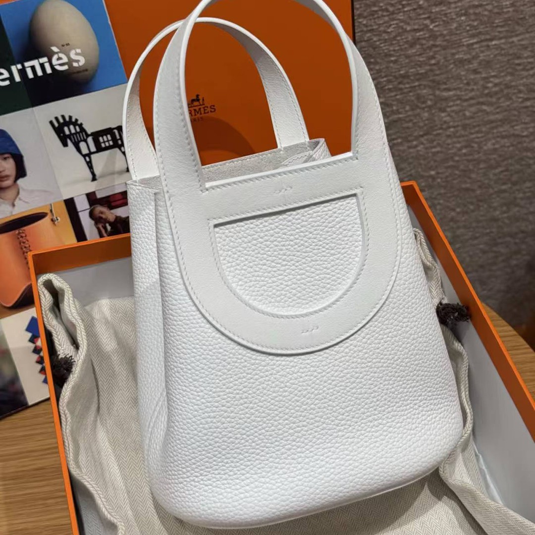 Hermes In the Loop 18 Bag Handmade In Taurillon Clemence Leather Gold Hardware 01 Blanc - Image 4