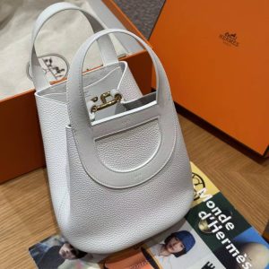 Hermes In the Loop 18 Bag Handmade In Taurillon Clemence Leather Gold Hardware 01 Blanc - Image 3