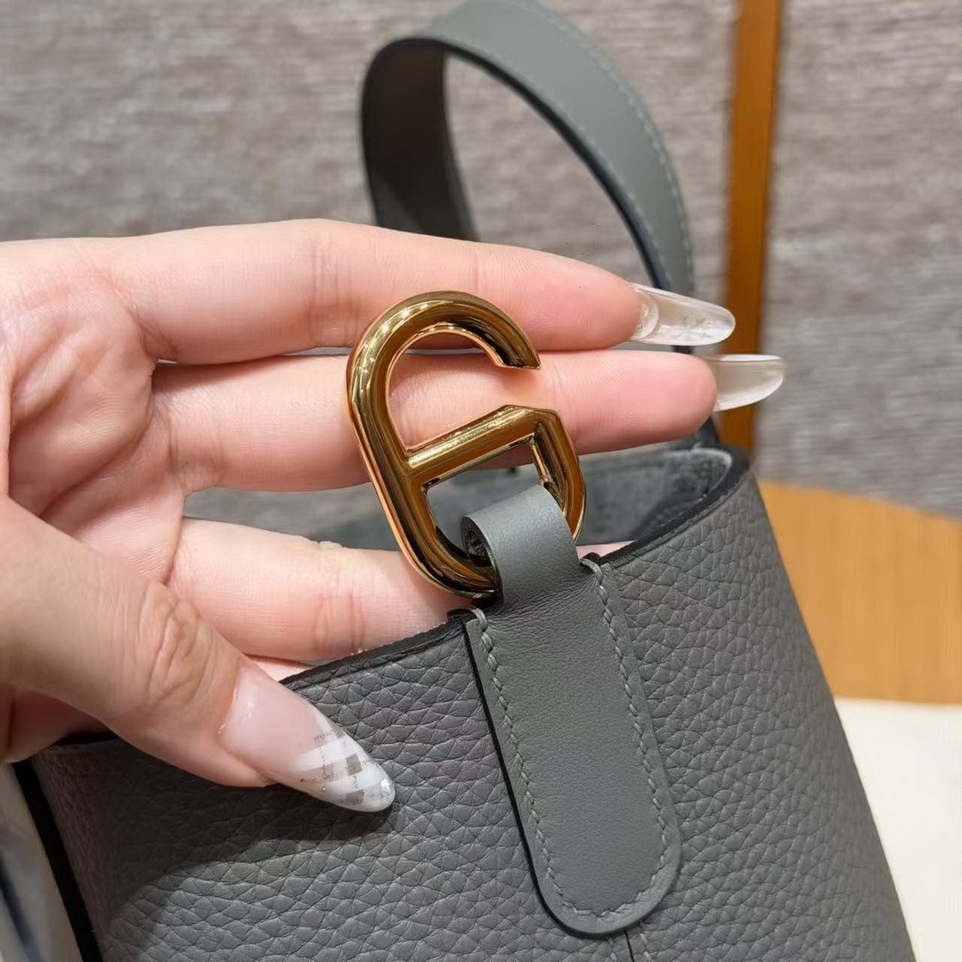 Hermes In the Loop 18 Bag Handmade In Taurillon Clemence Leather Gold Hardware 0L Gris Meyer - Image 8