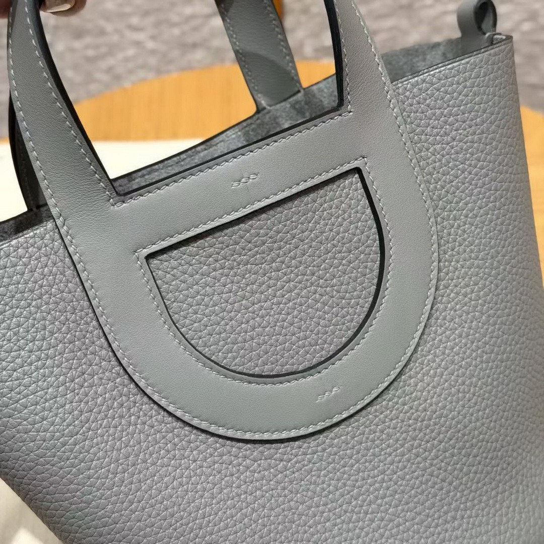 Hermes In the Loop 18 Bag Handmade In Taurillon Clemence Leather Gold Hardware 0L Gris Meyer - Image 7