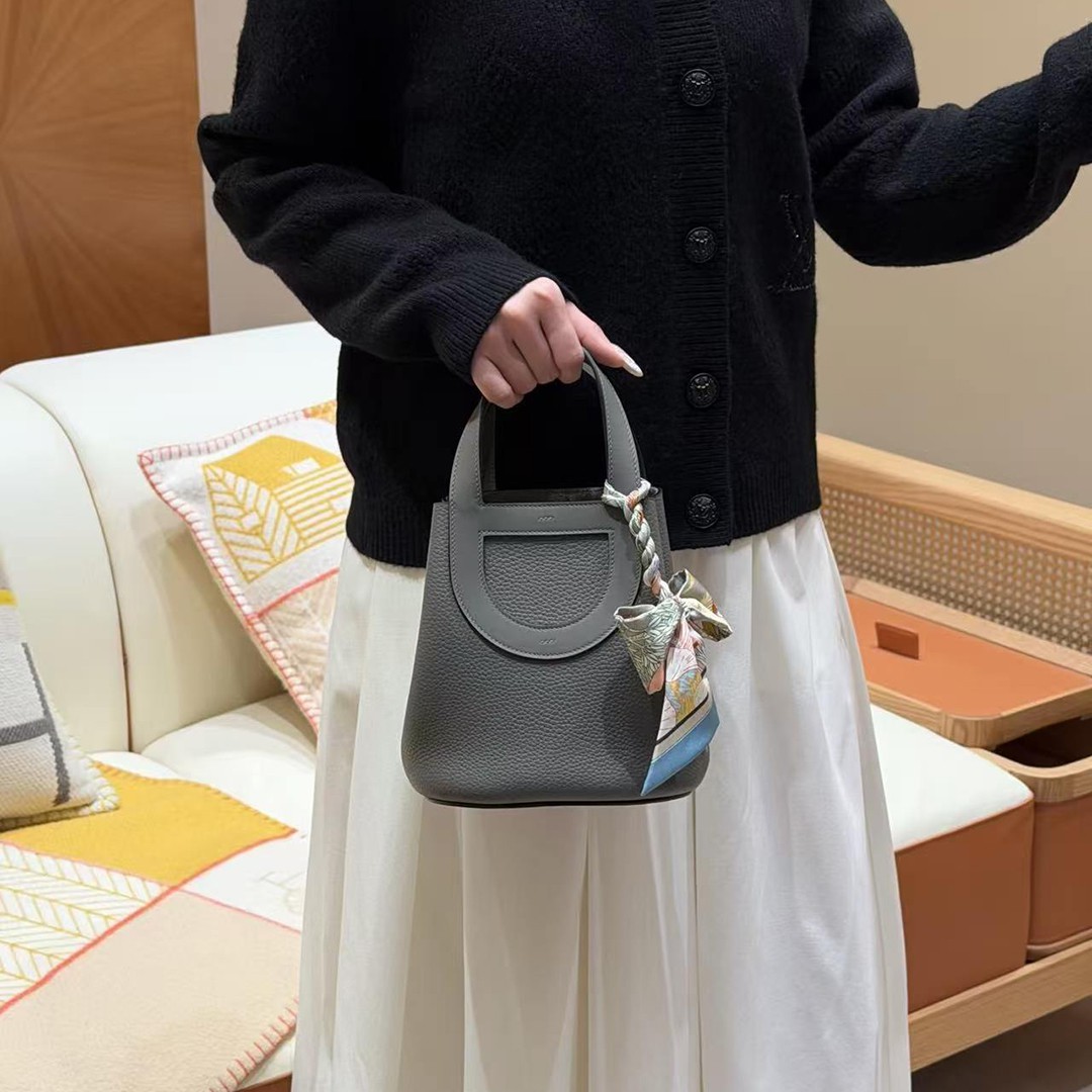 Hermes In the Loop 18 Bag Handmade In Taurillon Clemence Leather Gold Hardware 0L Gris Meyer - Image 6