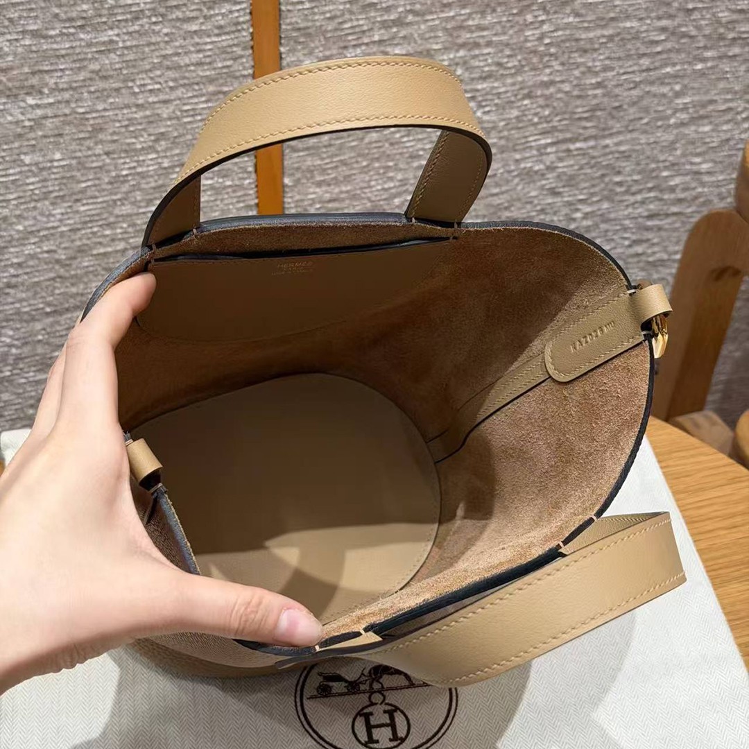 Hermes In the Loop 18 Bag Handmade In Taurillon Clemence Leather Gold Hardware 0M Chai - Image 8
