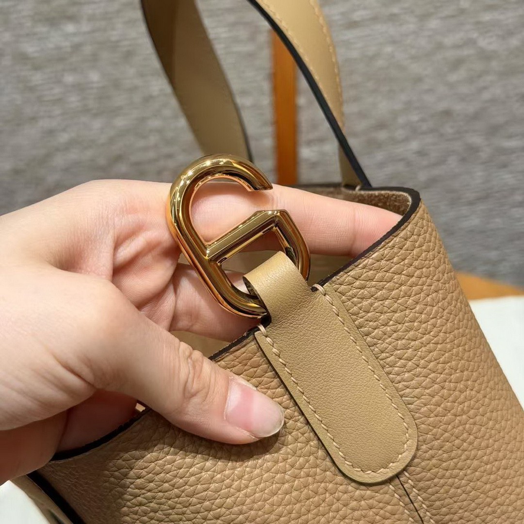 Hermes In the Loop 18 Bag Handmade In Taurillon Clemence Leather Gold Hardware 0M Chai - Image 6