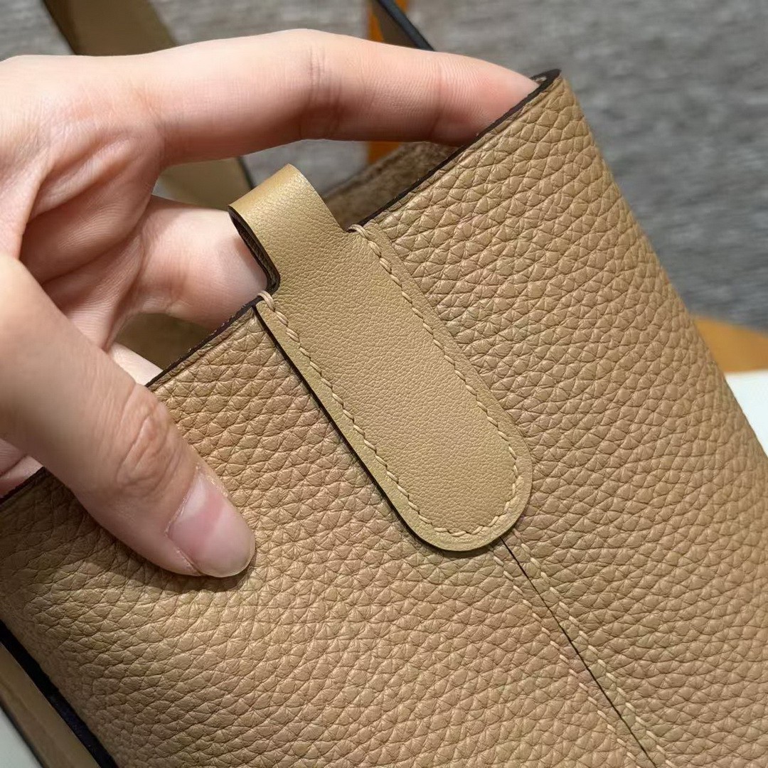 Hermes In the Loop 18 Bag Handmade In Taurillon Clemence Leather Gold Hardware 0M Chai - Image 5