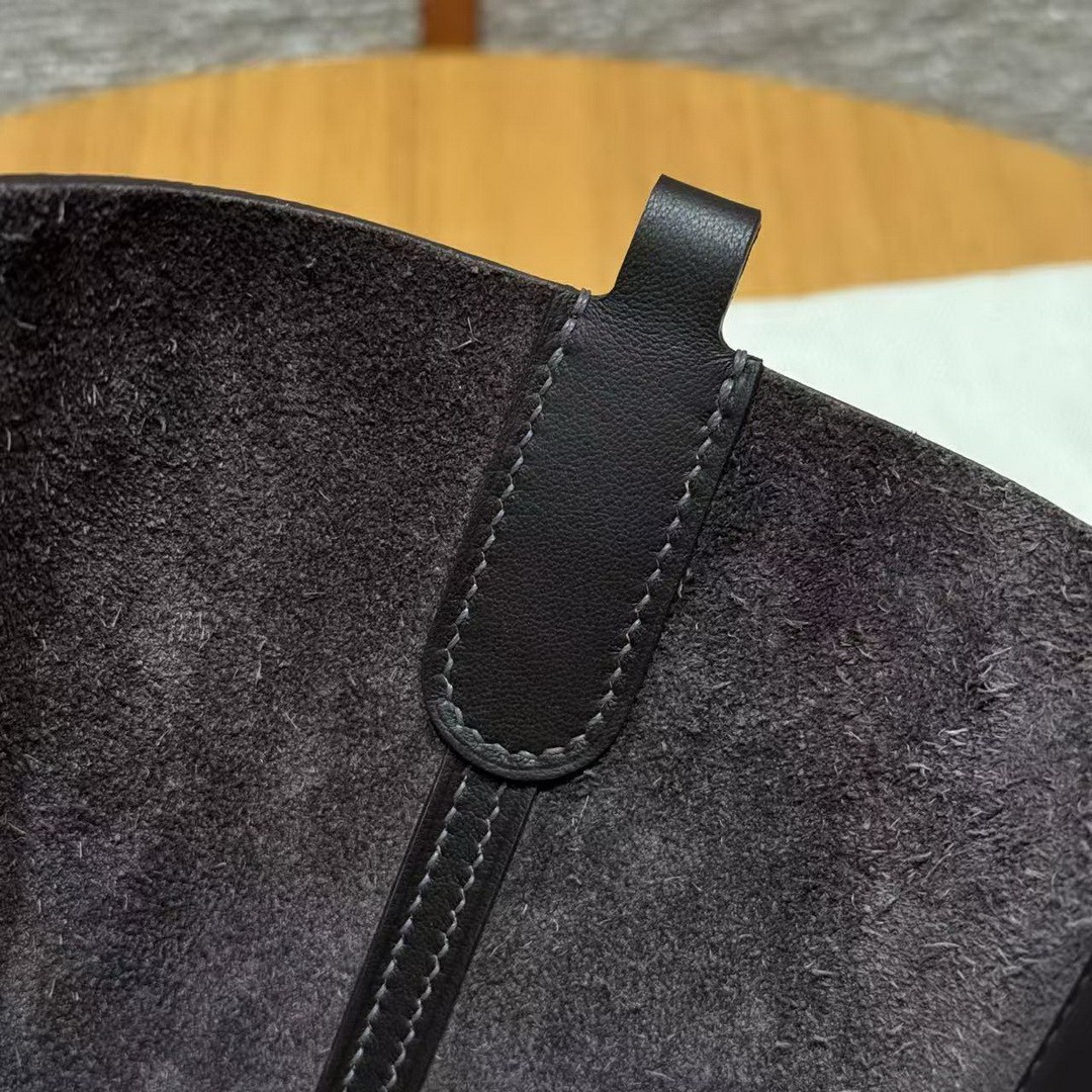 Hermes In the Loop 18 Bag Handmade In Taurillon Clemence Leather Gold Hardware 46 Ebene - Image 3