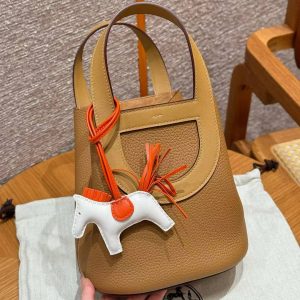 Hermes In the Loop 18 Bag Handmade In Taurillon Clemence Leather Gold Hardware 4B Biscuit