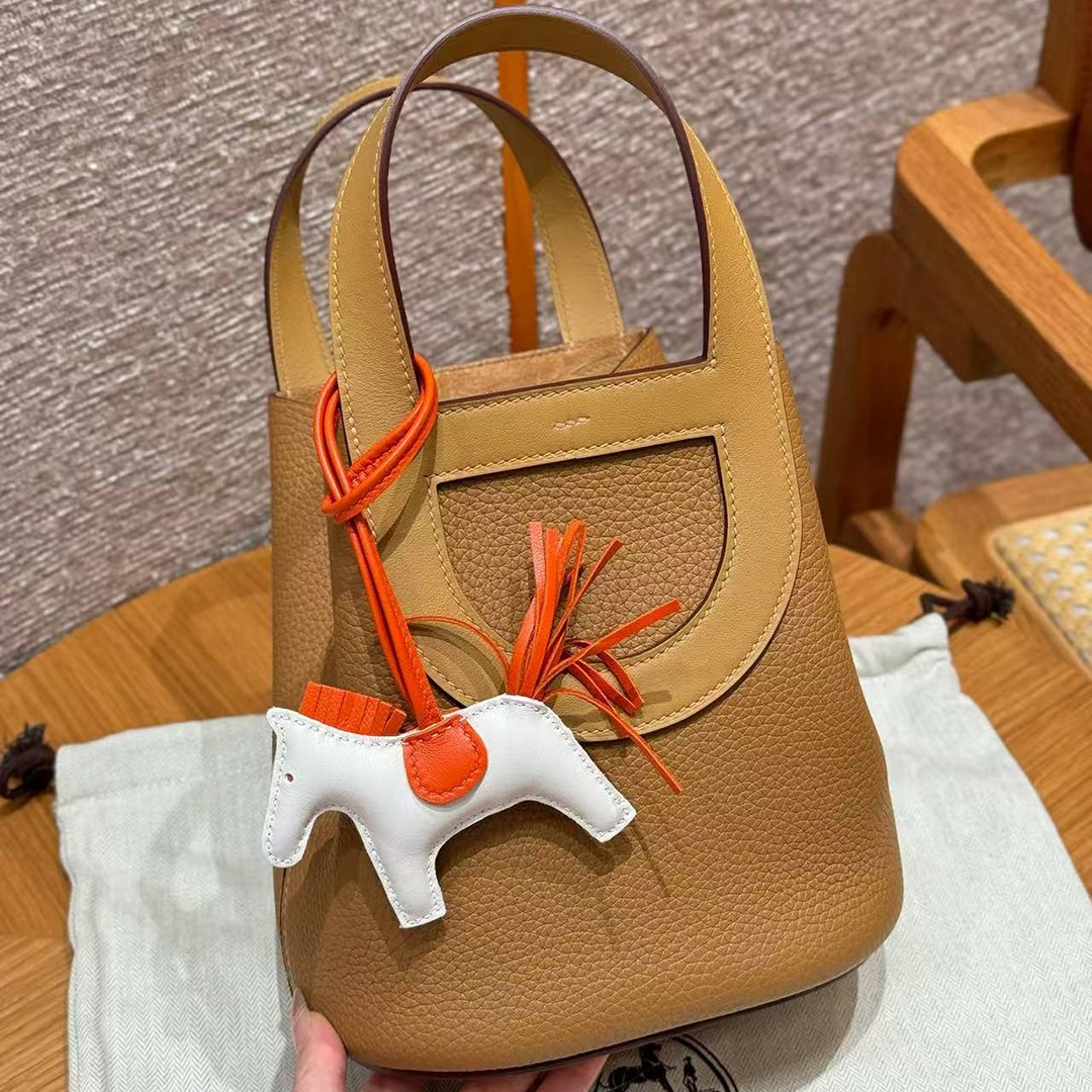 Hermes In the Loop 18 Bag Handmade In Taurillon Clemence Leather Gold Hardware 4B Biscuit