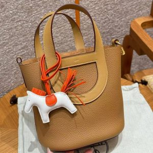 Hermes In the Loop 18 Bag Handmade In Taurillon Clemence Leather Gold Hardware 4B Biscuit - Image 5