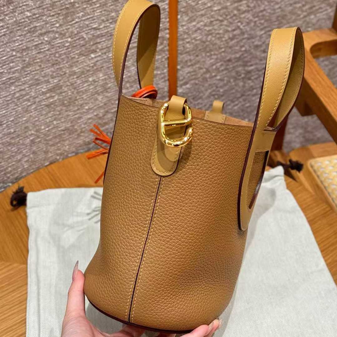 Hermes In the Loop 18 Bag Handmade In Taurillon Clemence Leather Gold Hardware 4B Biscuit - Image 7
