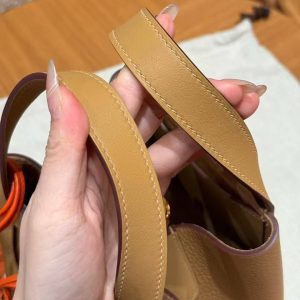Hermes In the Loop 18 Bag Handmade In Taurillon Clemence Leather Gold Hardware 4B Biscuit - Image 8