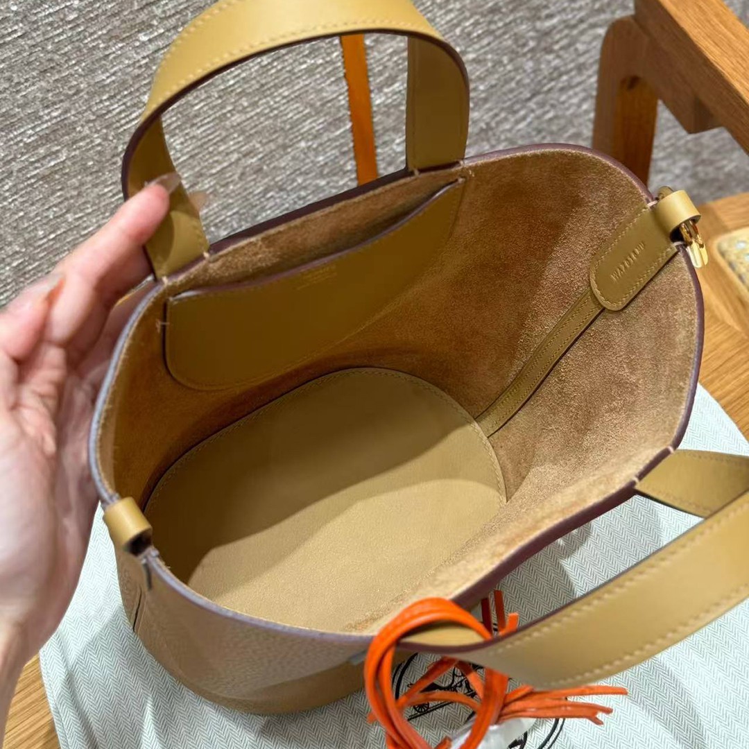 Hermes In the Loop 18 Bag Handmade In Taurillon Clemence Leather Gold Hardware 4B Biscuit - Image 11