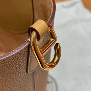 Hermes In the Loop 18 Bag Handmade In Taurillon Clemence Leather Gold Hardware 4B Biscuit - Image 13